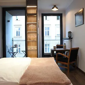 https://boutique-109-old-city-luxury-apt-with-a-garage.krakowhotelspoland.com